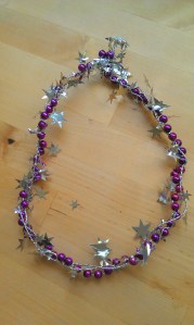 Twist the wire garland and beads together. 